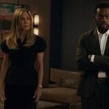 Jennifer Aniston y William Jackson Harper en el 4x01 de 'The Morning Show'