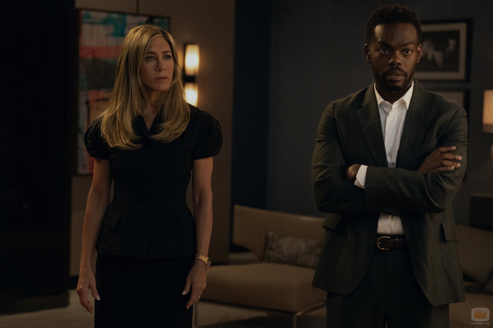 Jennifer Aniston y William Jackson Harper en el 4x01 de 'The Morning Show'