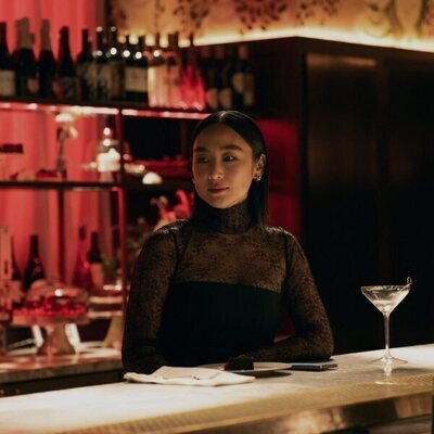Greta Lee en la temporada 4 y el capítulo 01 de 'The Morning Show'