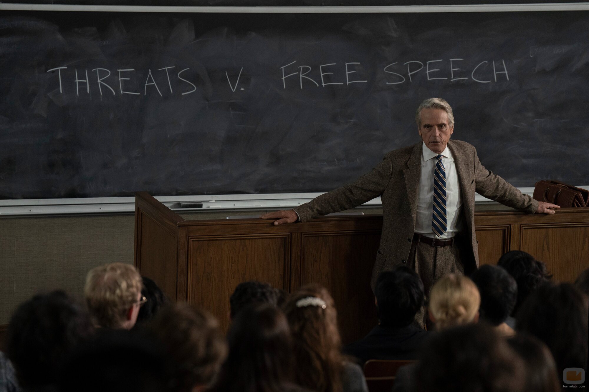 Jeremy Irons en el 4x01 de 'The Morning Show'