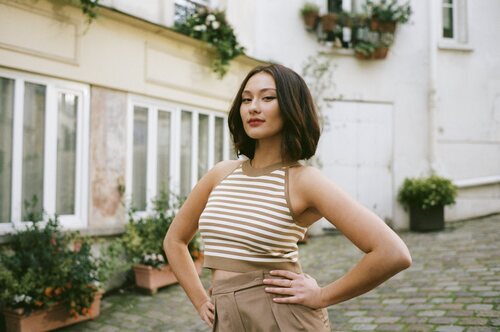 Lola Tung en el 3x11 de 'El verano en que me enamoré'