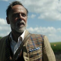 Alexander Siddig en 3x01 titulado 'Una canción por el fin de todo' de 'Fundación'