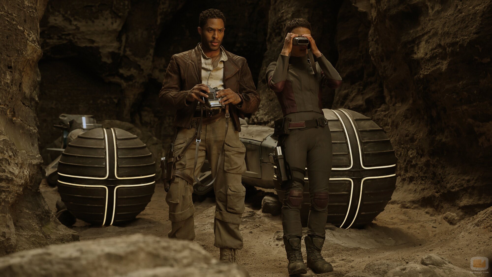 Brandon P. Bell en 3x01 titulado 'Una canción por el fin de todo' de 'Fundación'