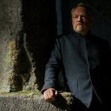 Jared Harris en 'Sombras en los cálculos' de 'Foundation'