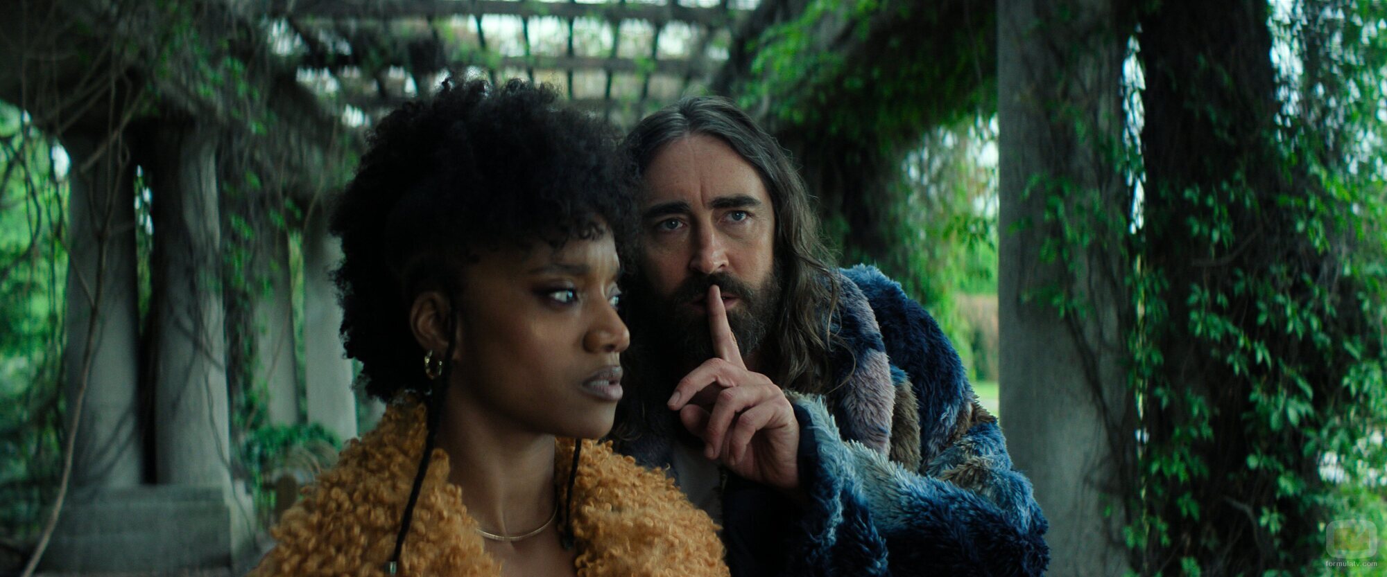 Lee Pace y Yootha Wong-Loi-Sing en el 3x03 de 'Foundation'