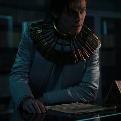 Cassian Bilton en 3x03 'Cuando un libro te encuentra' de 'Fundación'