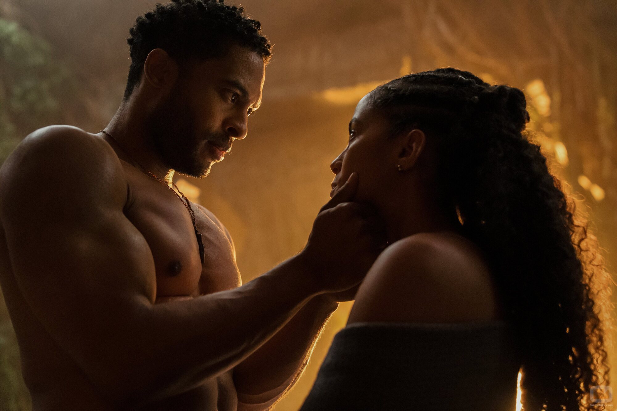 Lou Llobell y Brandon P. Bell en 3x04 'La fuerza de su mirada' de 'Fundación'