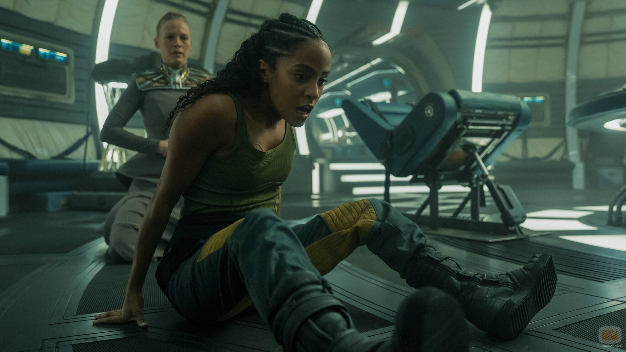 Laura Birn y Lou Llobell en 'La forma del tiempo' de 'Foundation'