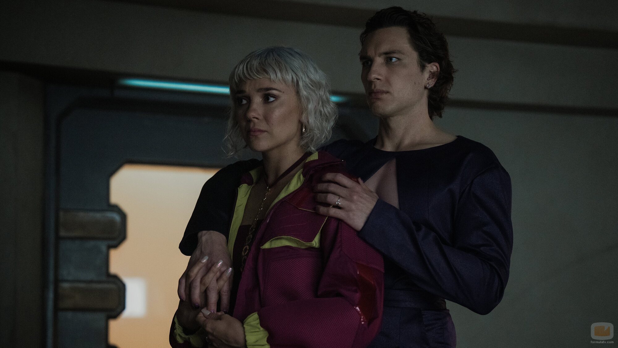 Cody Fern y Synnove Karlsen en el 3x06 de 'Foundation'