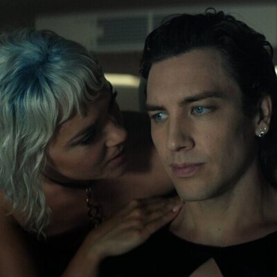 Foto de Cody Fern y Synnove Karlsen en el 3x06 de 'Foundation'