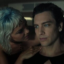 Foto de Cody Fern y Synnove Karlsen en el 3x06 de 'Foundation'