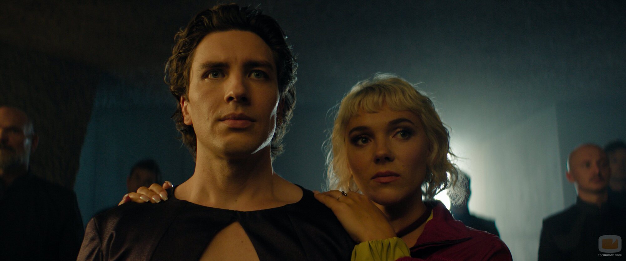 Cody Fern y Synnove Karlsen en 3x06 'La forma del tiempo' de 'Fundación'