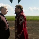 Jared Harris y Pilou Asbaek en el 3x08 de 'Foundation'