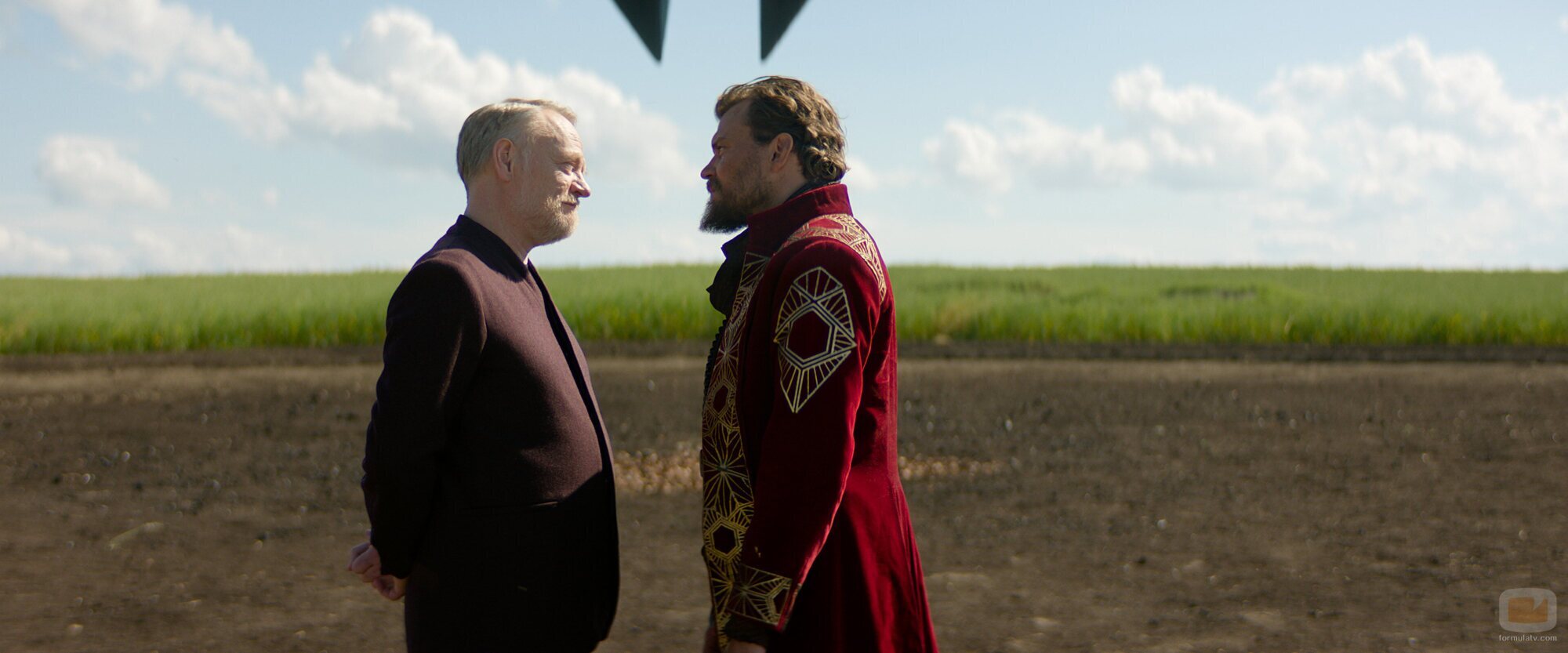 Jared Harris y Pilou Asbaek en el 3x08 de 'Foundation'