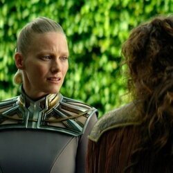 Laura Birn en 3x08 titulado 'Involucrarse en el juego' de 'Fundación'