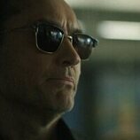 Jude Law en 1x01 'El ciclón' de 'Black Rabbit'