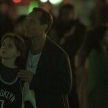 Jude Law y Michael Cash en el 1x01 de 'Black Rabbit'