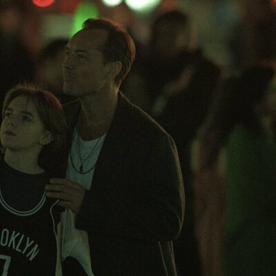 Jude Law y Michael Cash en el 1x01 de 'Black Rabbit'