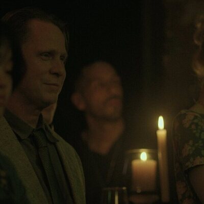 Gus Birney y Don Harvey en 1x03 titulado 'Piel con piel' de 'Black Rabbit'
