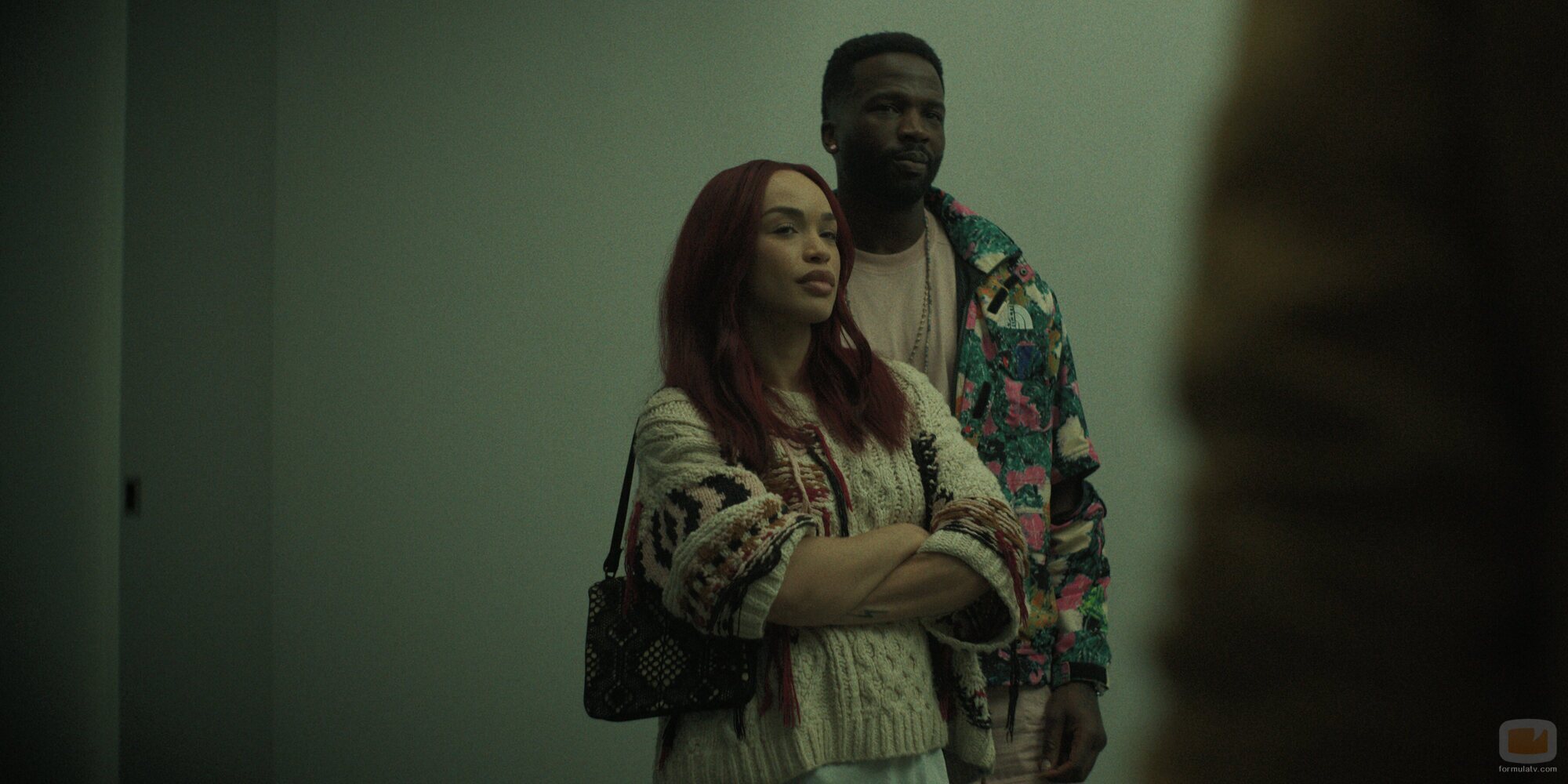 Sope Dirisu y Cleopatra Coleman en 1x03 titulado 'Piel con piel' de 'Black Rabbit'