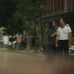 Jason Bateman y Jude Law en Capítulo 3 titulado 'Piel con piel' de 'Black Rabbit'