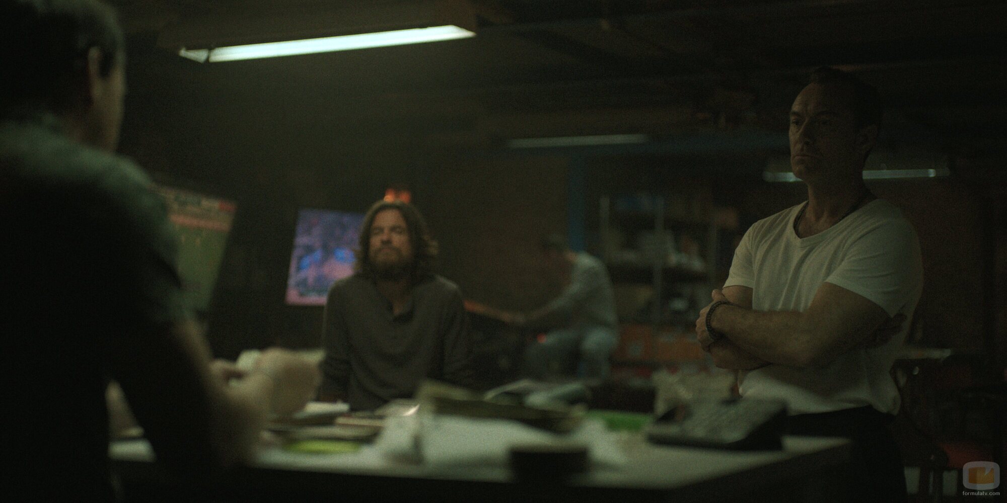 Jason Bateman y Jude Law en 1x03 'Piel con piel' de 'Black Rabbit'