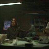 Jason Bateman y Jude Law en 1x03 'Piel con piel' de 'Black Rabbit'