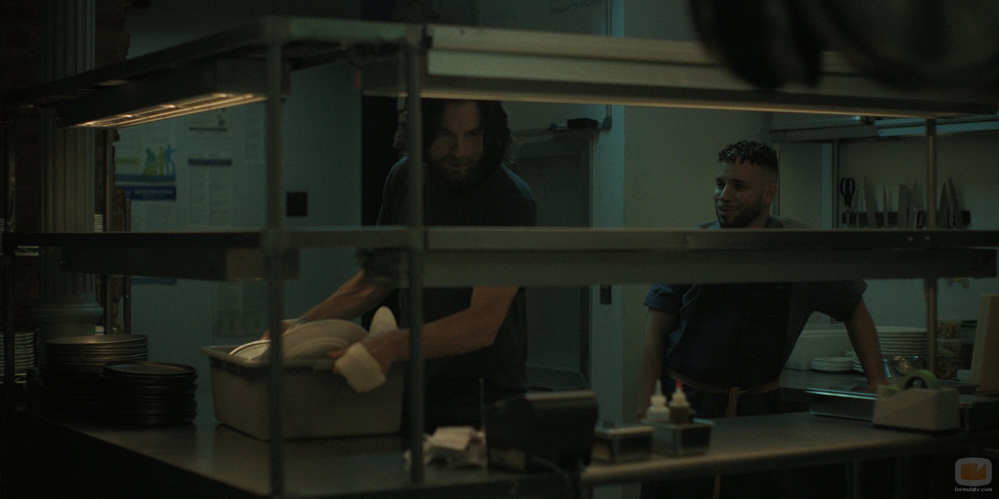 Jason Bateman y Robin de Jesús en Capítulo 4 titulado 'Basta de mierdas' de 'Black Rabbit'