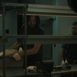 Jason Bateman y Robin de Jesús en Capítulo 4 titulado 'Basta de mierdas' de 'Black Rabbit'