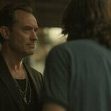 Jude Law en 'Basta de mierdas' de 'Black Rabbit'