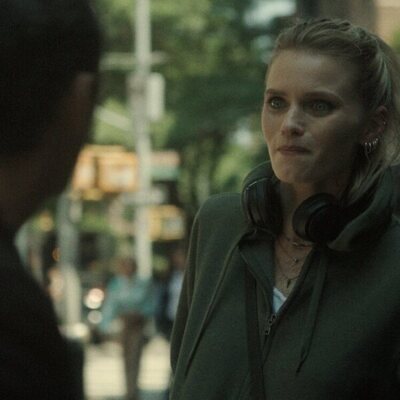 Abbey Lee en 'Basta de mierdas' de 'Black Rabbit'