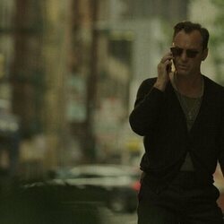 Jude Law en Capítulo 4 titulado 'Basta de mierdas' de 'Black Rabbit'