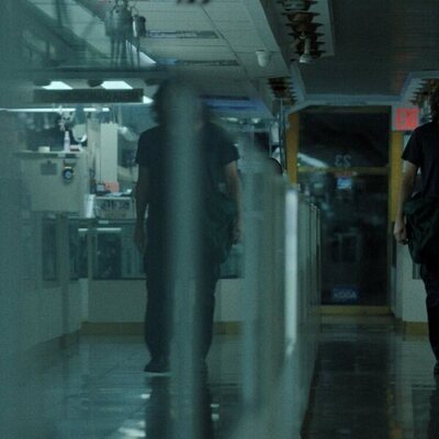 Jason Bateman en 1x07 'Los chavales casi la cagan' de 'Black Rabbit'