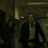 Jason Bateman y Jude Law en Capítulo 8 titulado 'Isla de la alegría' de 'Black Rabbit'