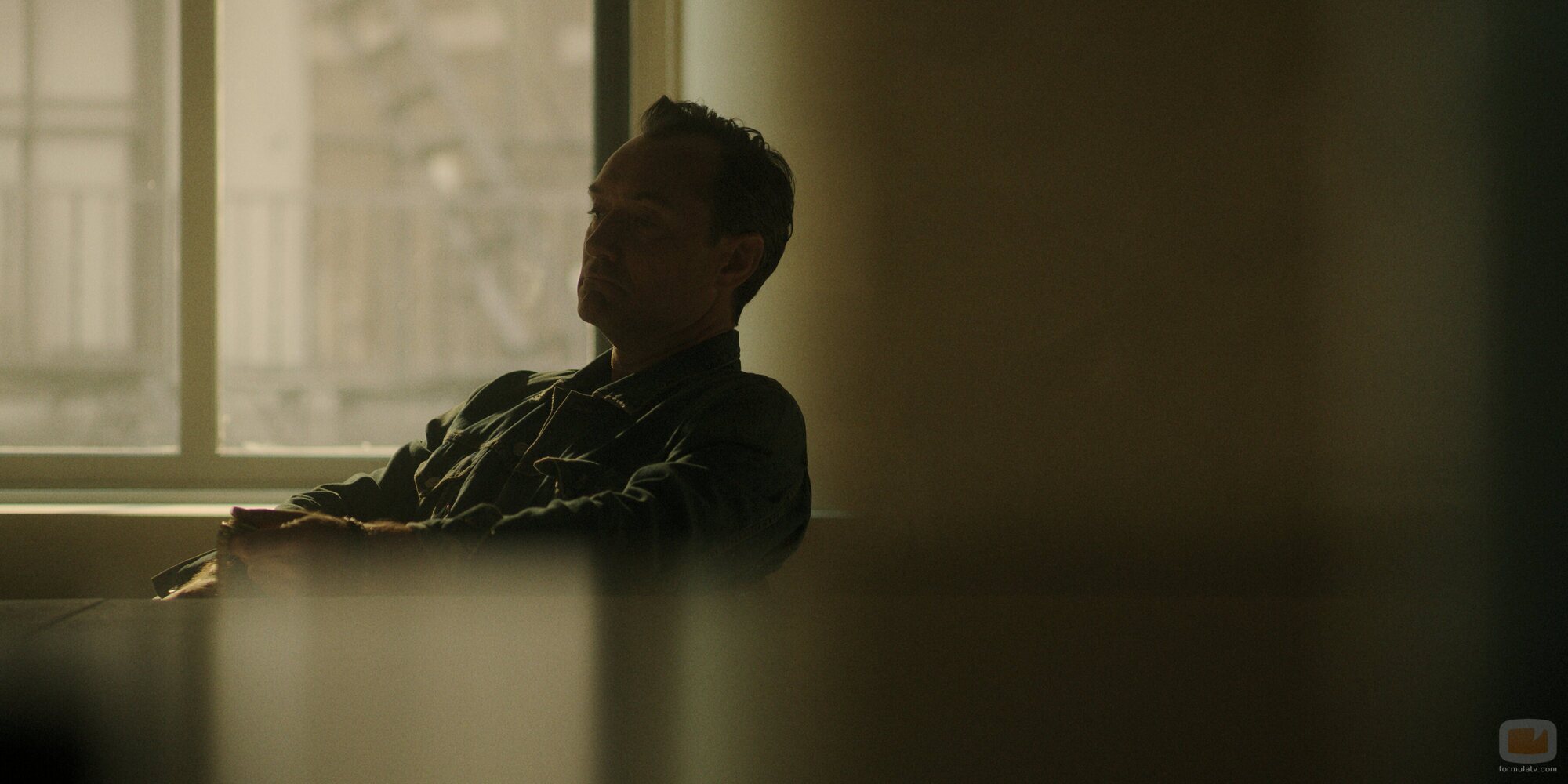 Jude Law en 1x08 'Isla de la alegría' de 'Black Rabbit'