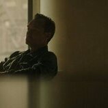 Jude Law en 1x08 'Isla de la alegría' de 'Black Rabbit'