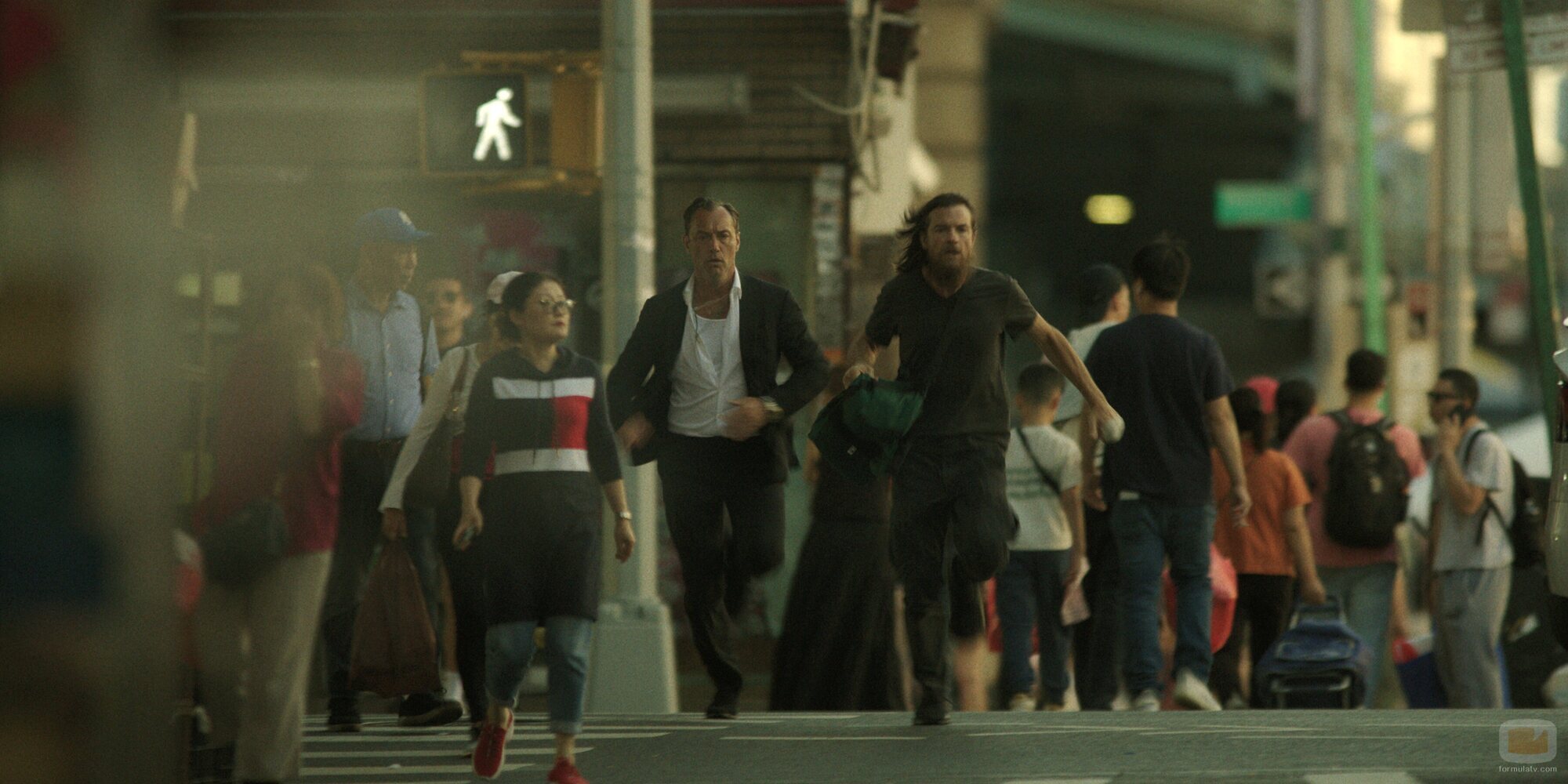 Jason Bateman y Jude Law en 1x08 titulado 'Isla de la alegría' de 'Black Rabbit'