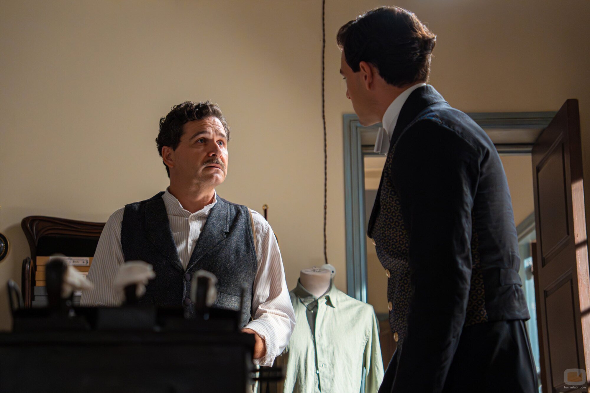 Carlos de Austria y Xavi Lock en la temporada 4 y el capítulo 192 de 'La promesa'