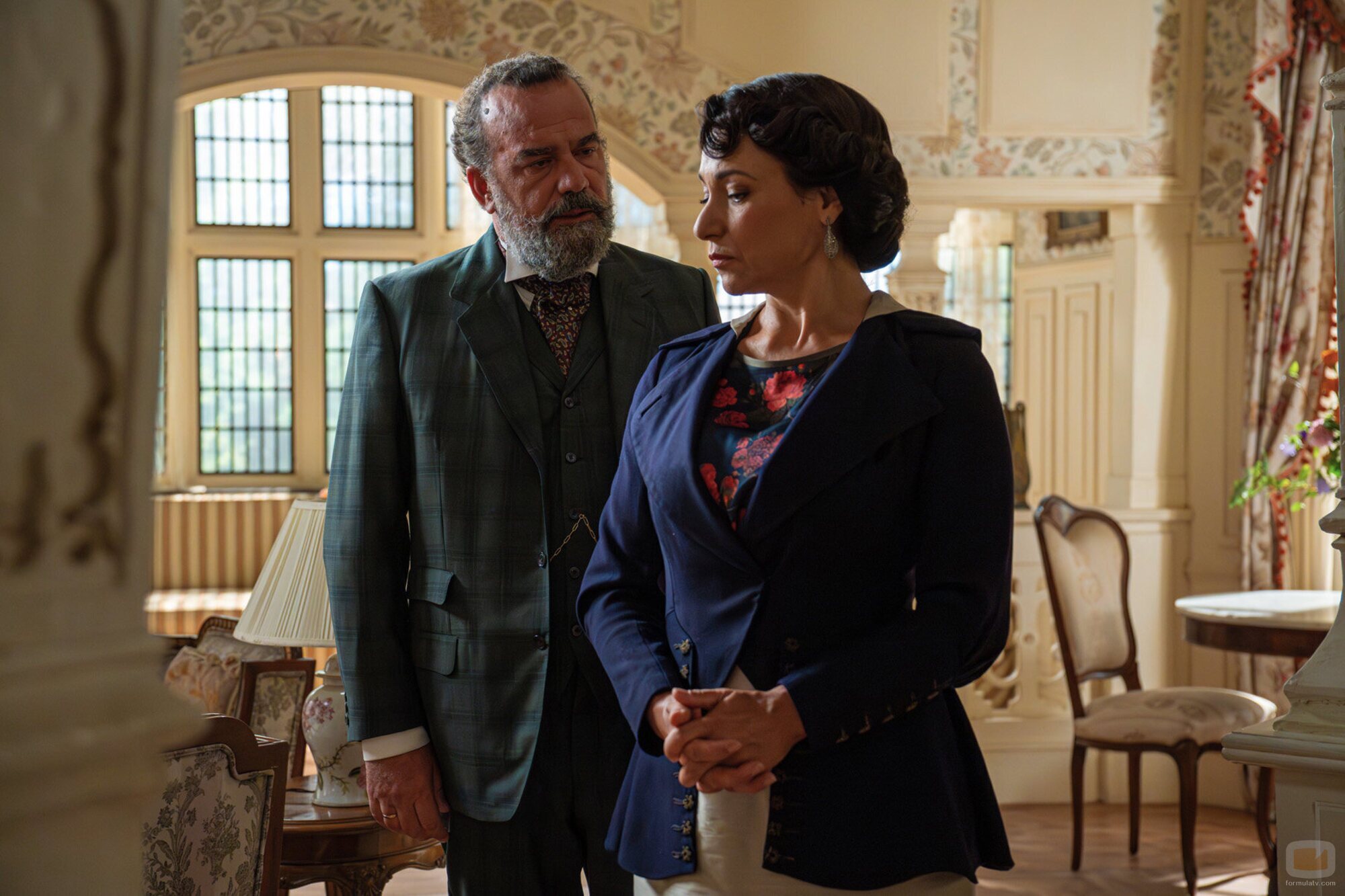 Isabel Serrano y Manuel Regueiro en 4x192 'Jueves 25 de septiembre de 2025' de 'La promesa'