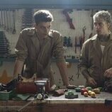 Pablo Louazel y Dani Marrero en Capítulo 2 titulado 'Saray' de 'Mar afuera'