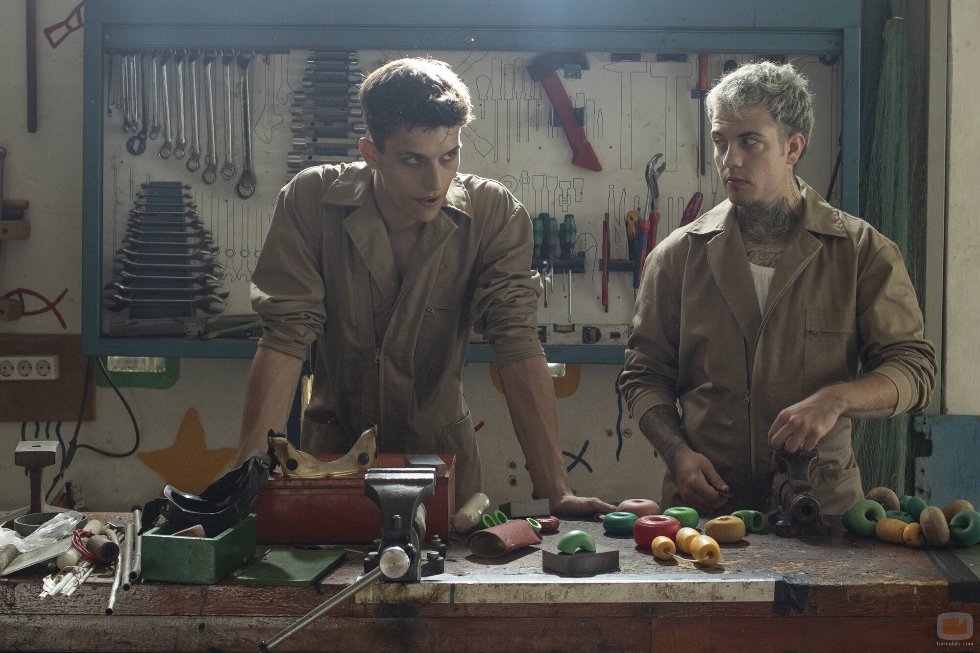 Pablo Louazel y Dani Marrero en Capítulo 2 titulado 'Saray' de 'Mar afuera'