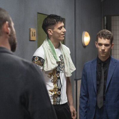 Hugo Welzel en 1x02 titulado 'Saray' de 'Mar afuera'