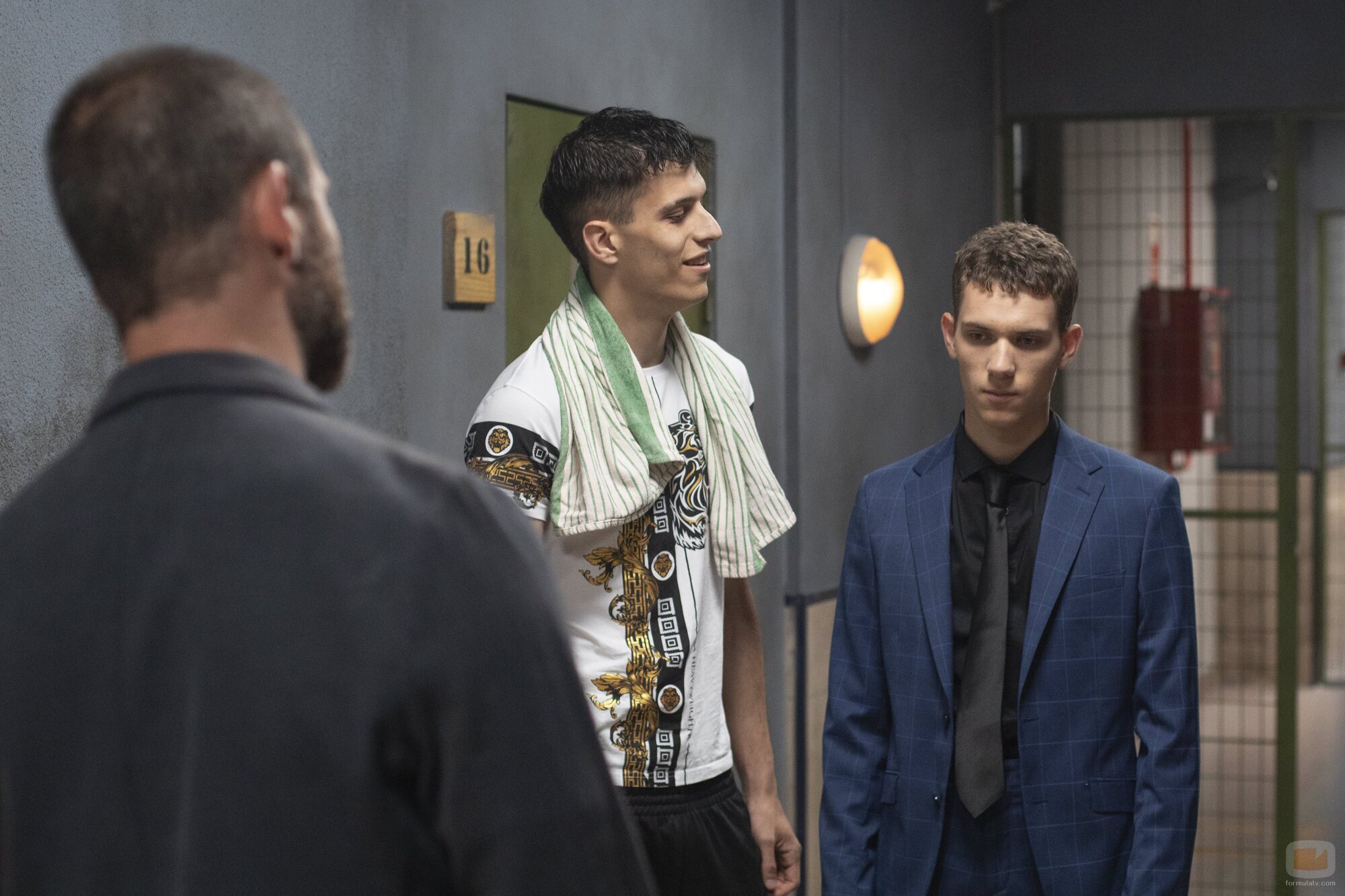 Hugo Welzel en 1x02 titulado 'Saray' de 'Mar afuera'