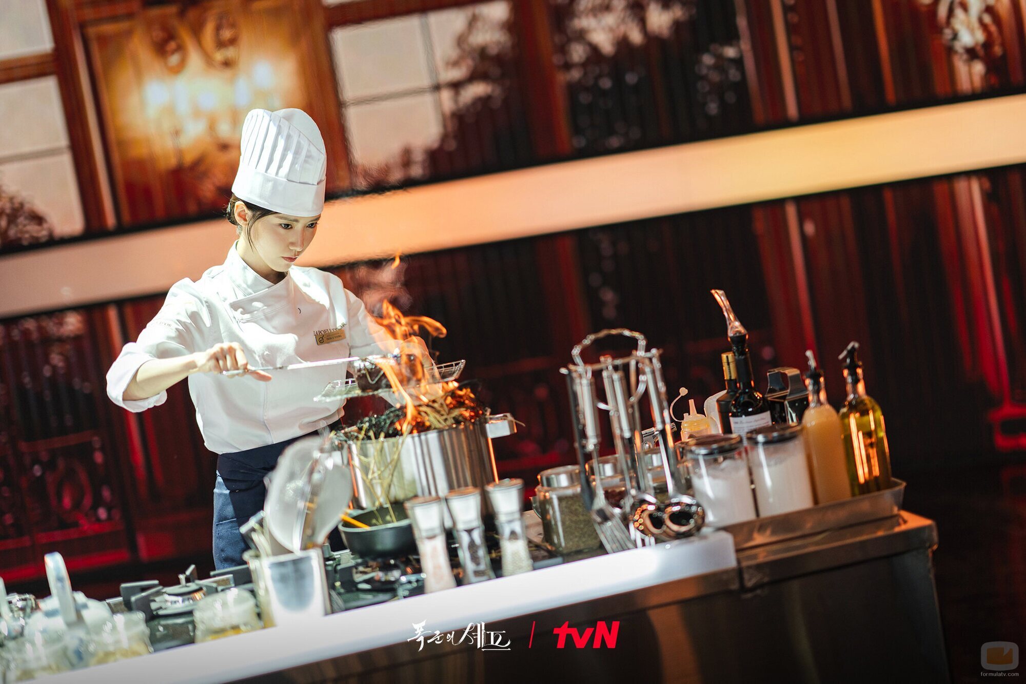 Im Yoon-ah en el 'Primer plato: bibimbap con gochujang y mantequilla' de 'Bon Appetit, Your Majesty'