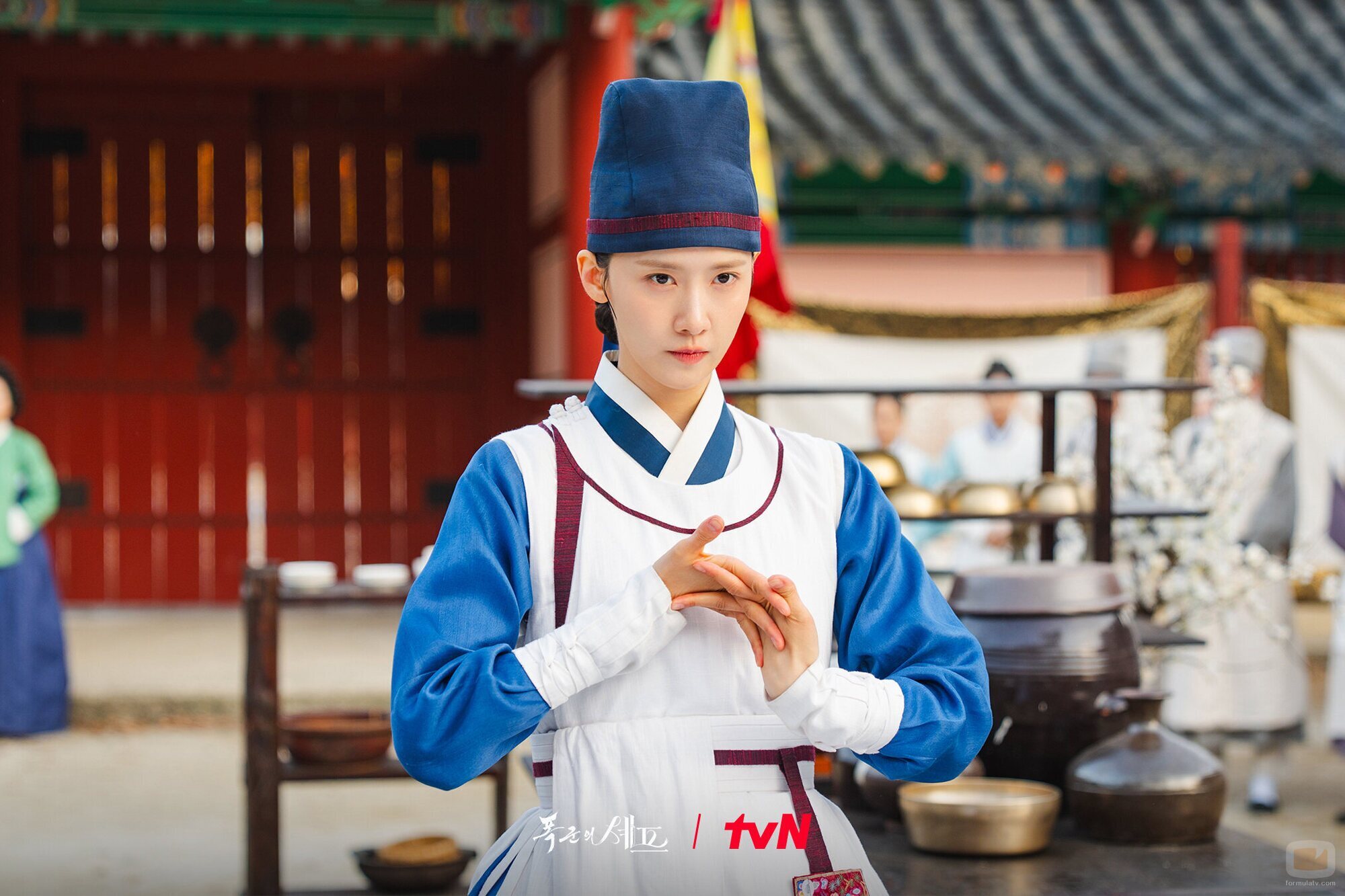 Im Yoon-ah en 1x01 titulado 'Primer plato: bibimbap con gochujang y mantequilla' de 'Bon appétit, majestad'
