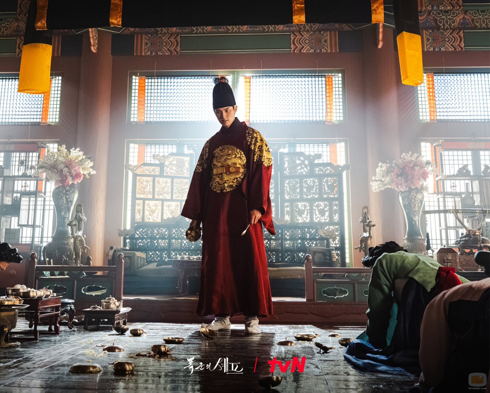 Lee Chae-Min en Capítulo 1 titulado 'Primer plato: bibimbap con gochujang y mantequilla' de 'Bon appétit, majestad'