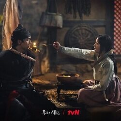 Im Yoon-ah y Lee Chae-Min en la temporada 1 y el capítulo 01 de 'Bon appétit, majestad'