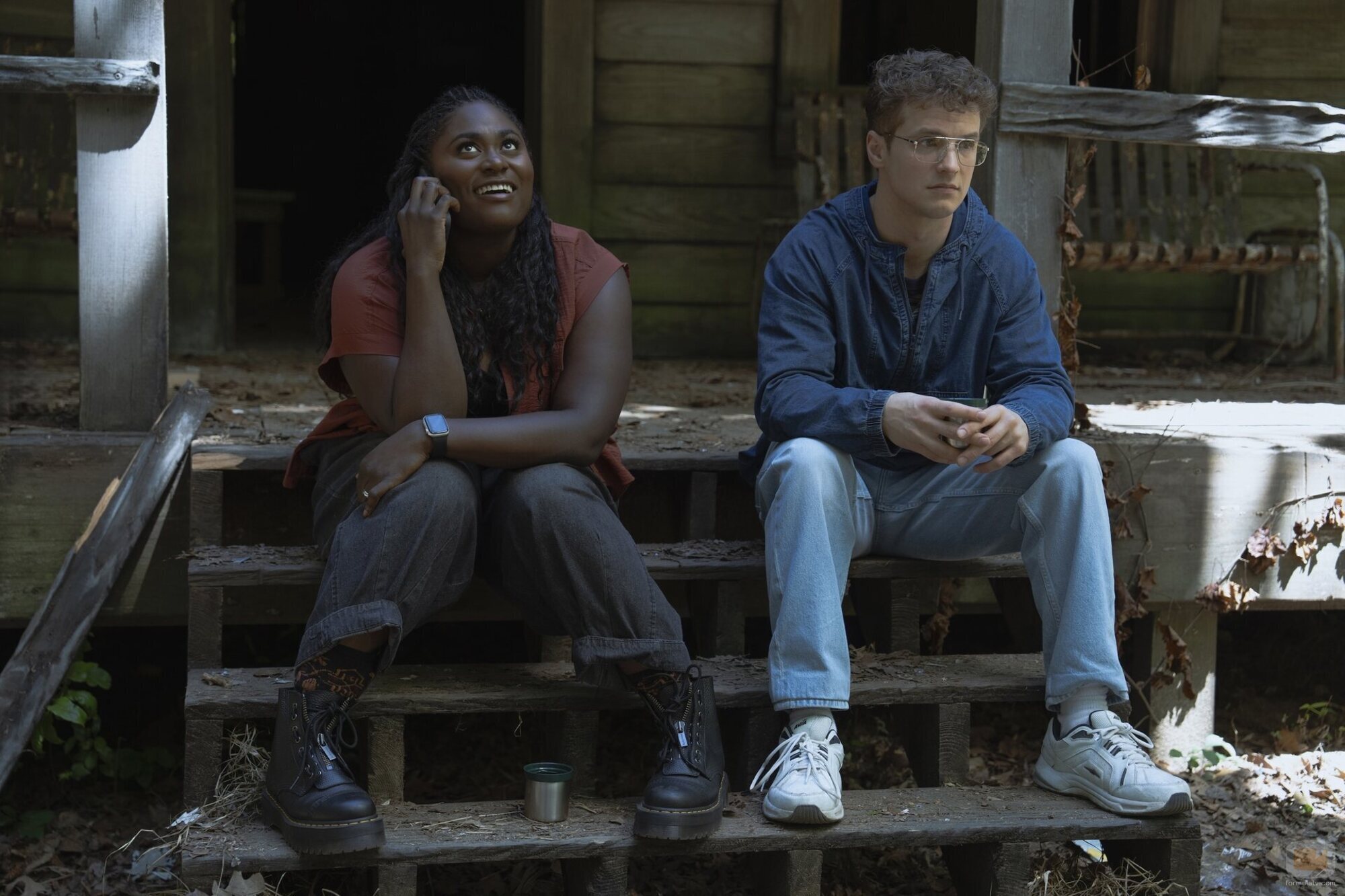 Danielle Brooks y Freddie Stroma en Capítulo 5 titulado 'Volver a la Sutura' de 'El Pacificador'