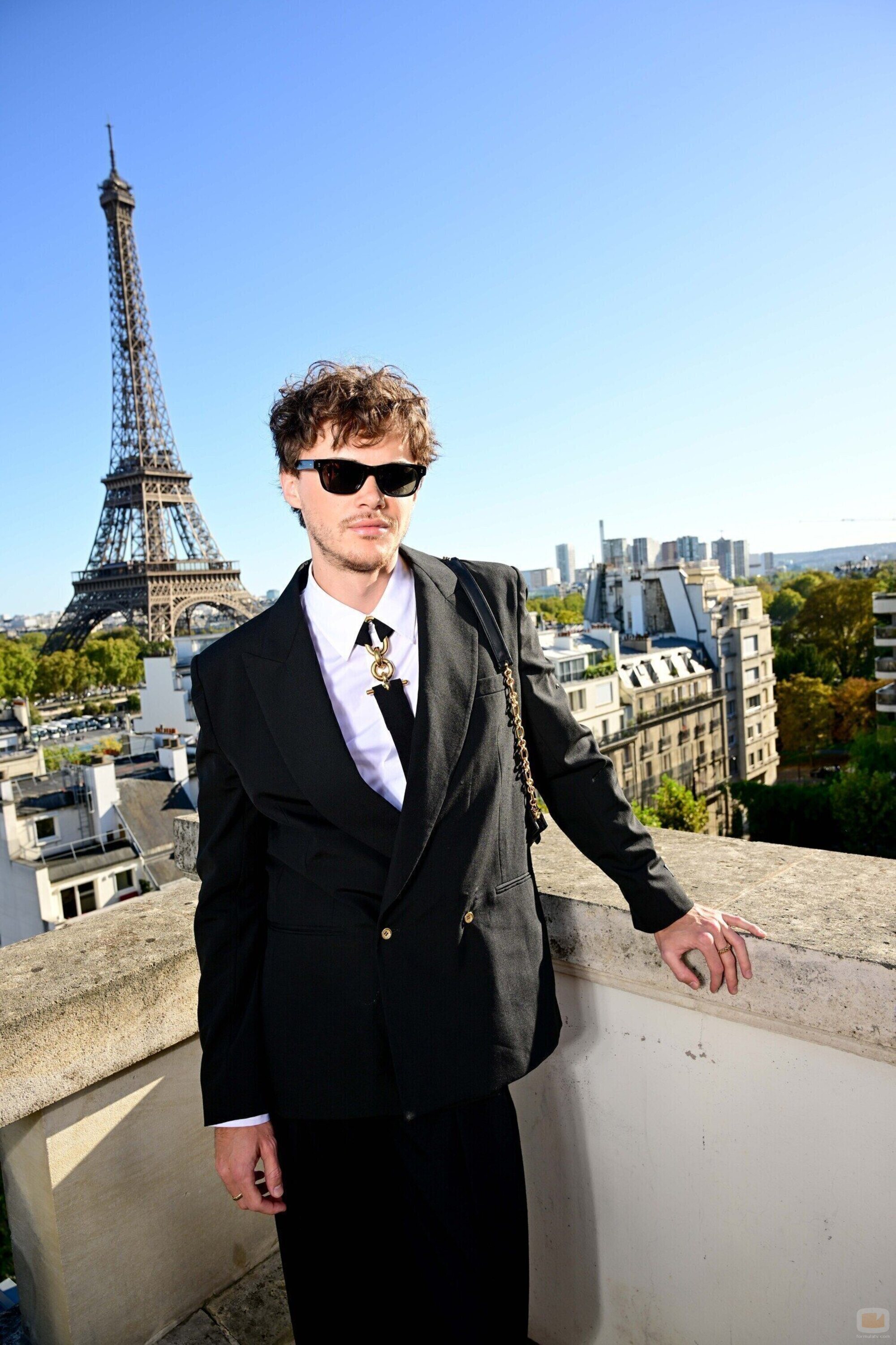 Christopher Briney en Première del final de 'El verano que me enamoré' en París