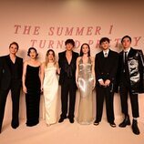 Rain Spencer, Sean Kaufman, Lola Tung, Christopher Briney, Gavin Casalegno, Rachel Blanchard y Jackie Chung en París, Francia: Première del final de 'El verano que me enamoré' en París